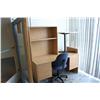 Image 2 : 5 carts, desk and divider
