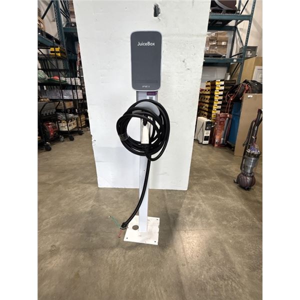 NEW JUICEBOX 32 AMP ELECTRIC VEHICLE CHARGING STATION WITH COMMERICAL METAL STAND, CAN BE WALL MOUNT