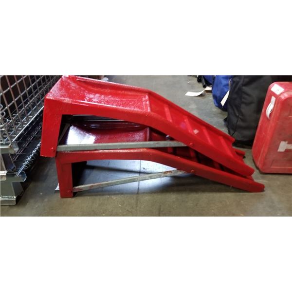 PAIR OF RE METAL CAR RAMPS