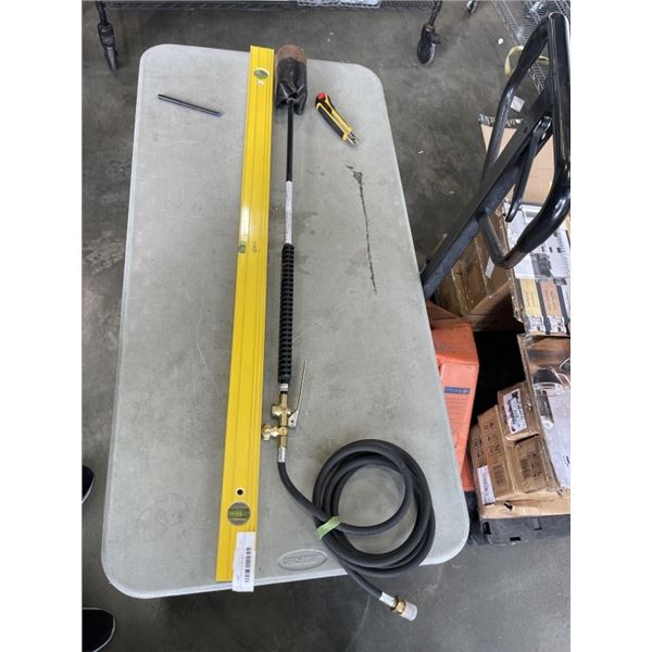 PROPANE TORCH AND 3FT LEVEL