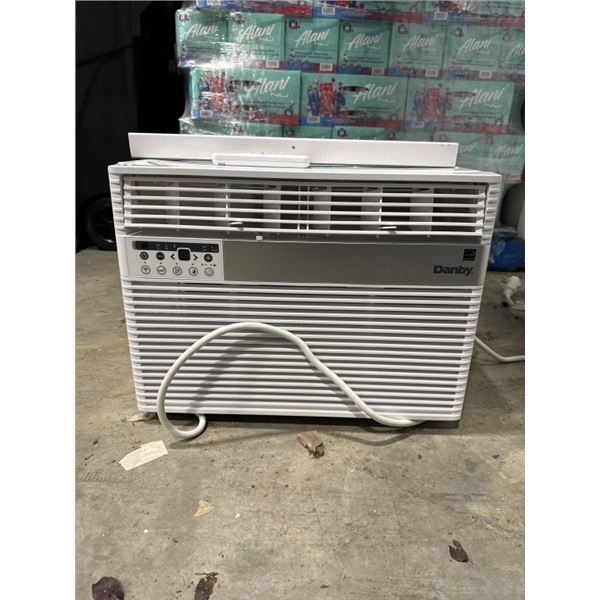 DANBY 14,500K BTU WINDOW MOUNT AIR CONDITIONER, WORKING