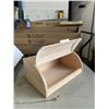 Image 6 : IKEA DEJSA LIGHT AND WOODEN BREAD BOX