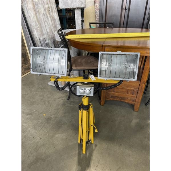 DOUBLE WORK LIGHT ON STAND