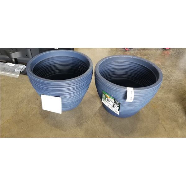 2 NEW VIGORO 15 INCH PLANTERS