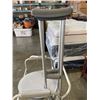 Image 3 : MEDICAL SEAT / TOILET AND PARI OF CRUTCHES