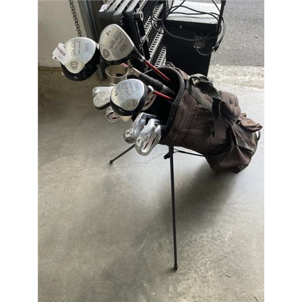 GOLF BAG WITH JOHN DALY OVERSTIZE WOODS AND WILSON IRONS