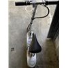 Image 3 : ELECTRIC 24V SCOOTER W/ EXTRA BATTERIES, NO CHARGER
