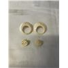 Image 1 : 2 PAIRS OF IVORY EARRINGS