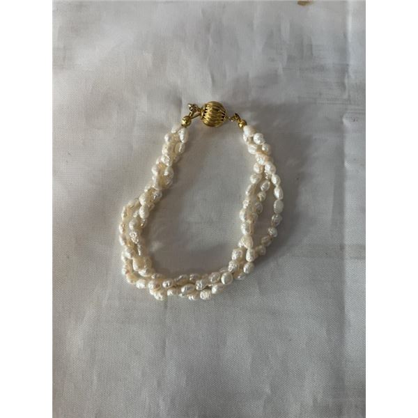 TRIPLE STRAND OF CULTURED FRESH WATER PEARLS BRACELET W/ ORIGINAL GOLD CLASP