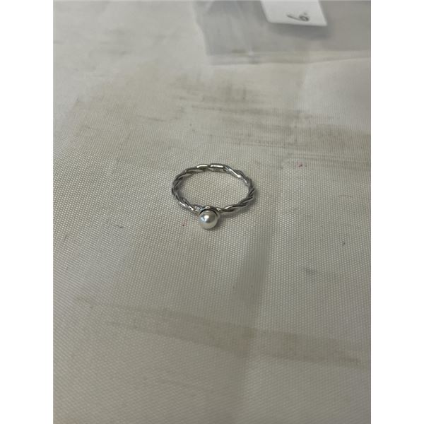 STERLING SILVER RING WITH GENUINE CULTURED PEARL MARKED 925