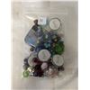 Image 2 : BAG OF VINTAGE GLASS BEADS, PENDANTS AND BROKEN JEWELRY