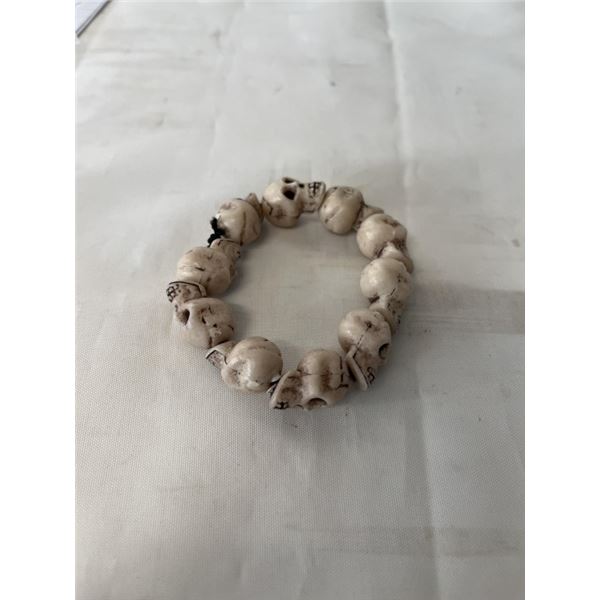 RESIN SKULLS STRETCH BRACELET