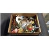 Image 1 : BOX OF 90'S BROOCHES