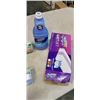 Image 3 : SWIFFER WET JET CLEANING SPRAY, MOPPING PADS AND TWO PET HAIR REMOVERS