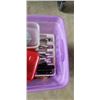 Image 5 : STORAGE TOTE OF ASSORTED KITCHEN AND HOUSEHOLD ITEMS
