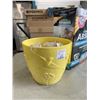 Image 3 : ARM AND HAMMER 15LB CLUMP AND SEAL LITTER, AND YELLOW PLANT POT