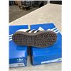 Image 5 : 2 NEW PAIRS ADIDAS SAMBA OG EL 1 SIZE US 7.5K