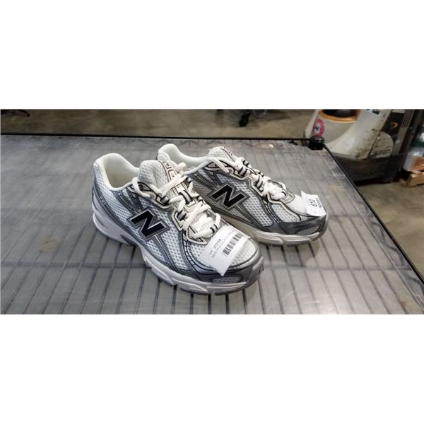 NEW NEW BALANCE 740 RUNNERS SIZE WOMENS 6.5