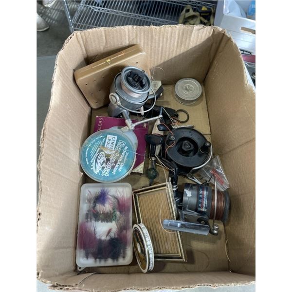 ASSORTED FISHING REELS AND VINTAGE SUPPLY, INCLDUING TWO FLY BOXES WITH ASSORTED FLIES