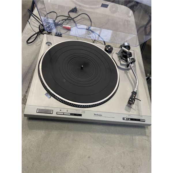 VINTAGE TECHNICS SL-D202 TURNTABLE, TESTED WORKING