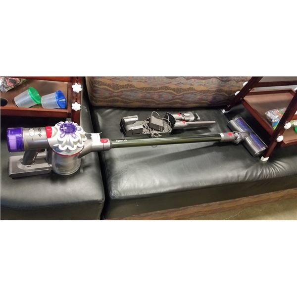 DYSON V8 ANIMAL CORDLESS STICK VACUUM - TESTED WORKING, RETAIL $599