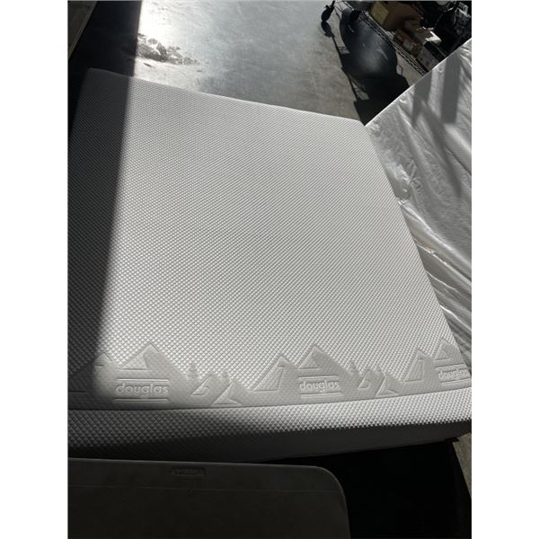 AS NEW KINGSIZE DOUGLAS SUMMIT MATTRESS