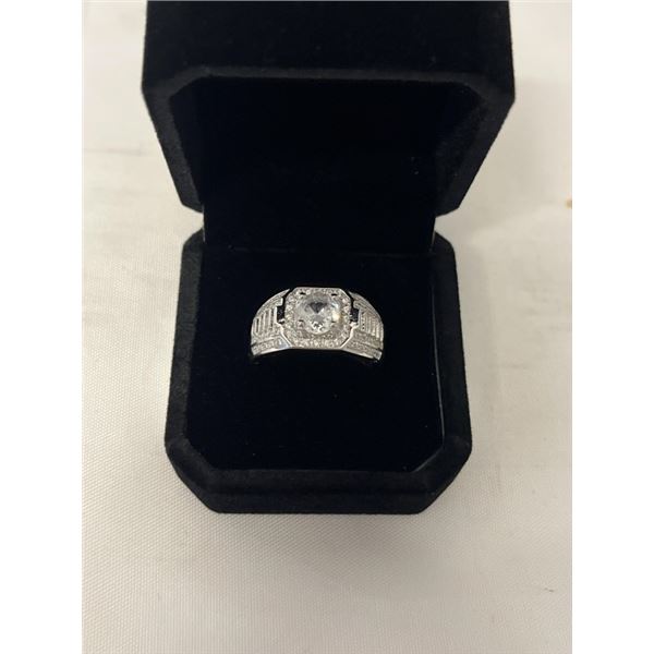 NEW PLATINUM PLATED 1.0CT SIMULATED DIAMOND (CZ) MANS RING - RESIZABLE