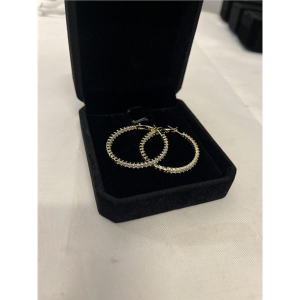 NEW 14K GOLD PLATED 33.0MM PRINCESS CUT SIMULATED DIAMOND (CZ) HOOP EARRINGS