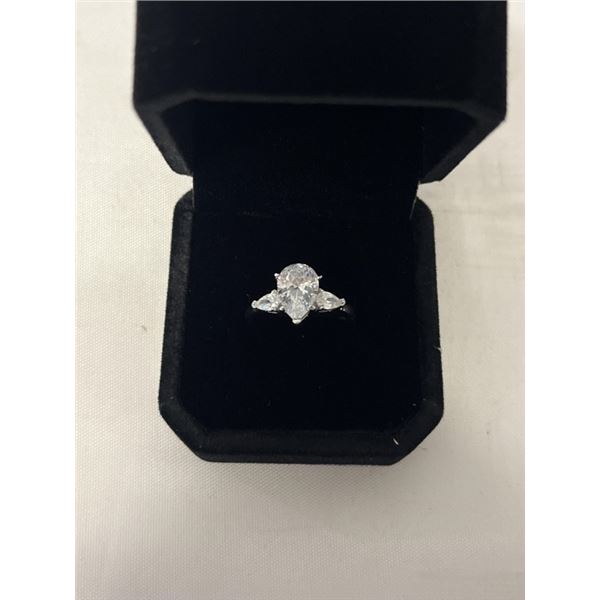 NEW STERLING SILVER 2.0CT PEAR SIMULATED DIAMOND (CZ) TRINITY RING W/ PEAR SIDE STONES SIZE 7, MOUNT