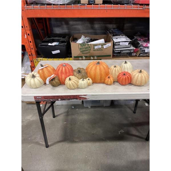THANKSGIVING PUMPKIN TABLE DISPLAY