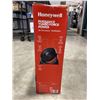 Image 2 : HONEYWELL 8" TABLETOP AIR CIRCULATOR FAN - TESTED WORKING