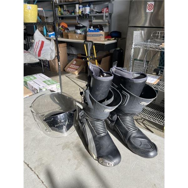 PUMA SIZE 12 MOTORCYCLE BOOTS AND VISORS