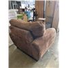 Image 2 : BROWN OVERSIZE ARM CHAIR