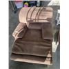 Image 5 : 2 BROWN OVERSIZE ROCKER RECLINERS