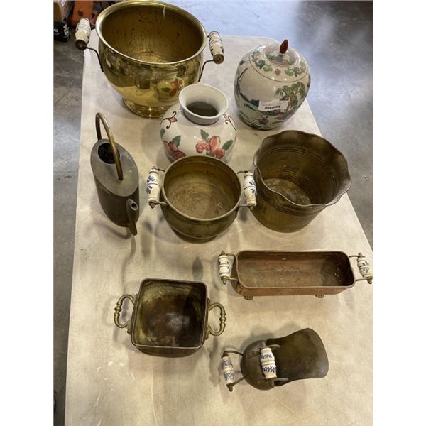 ASSORTED BRASS AND COPPER ITEMS, AND EASTERNA VASE AND LIDDED JAR