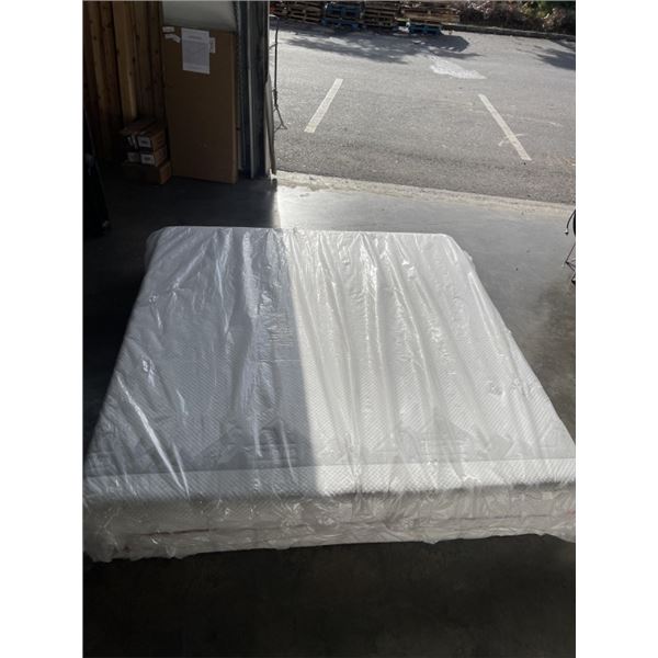 AS NEW KINGSIZE DOUGLAS SUMMIT MATTRESS