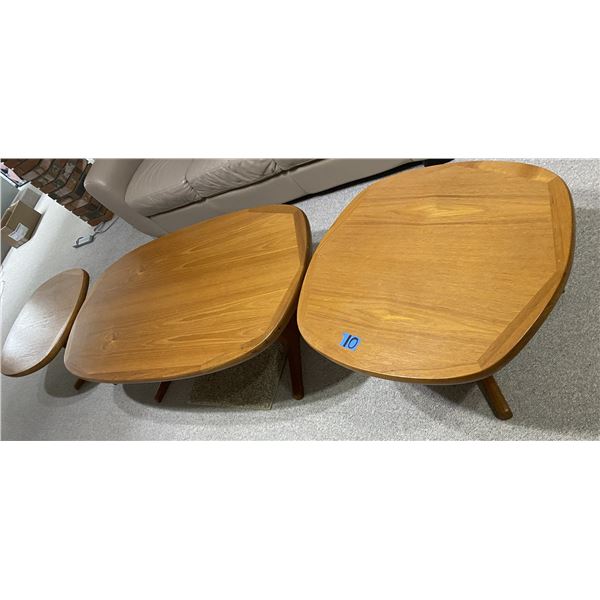 Set of 3 Coffee tables and 2 end tables in solid wood