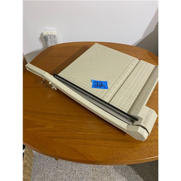 Large table top paper cutting machine