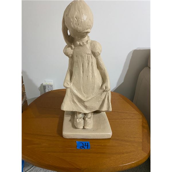 Sculpture of little girl