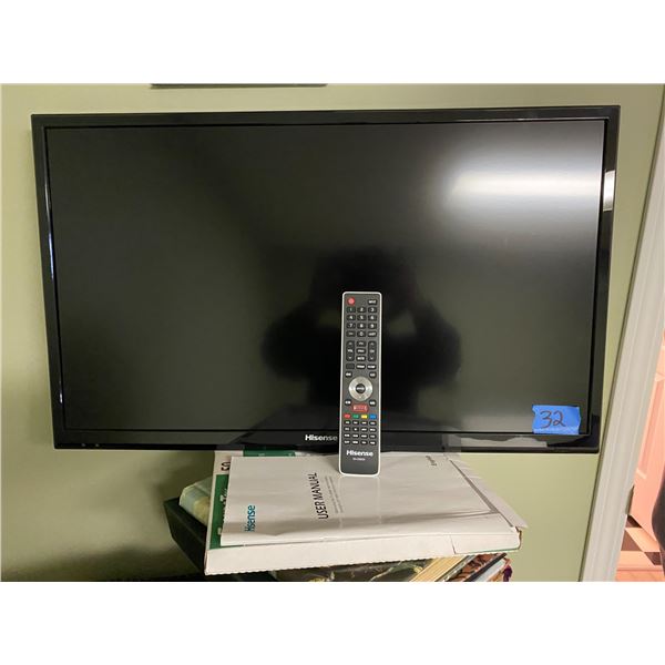 Flat screen TV 32' with remove control