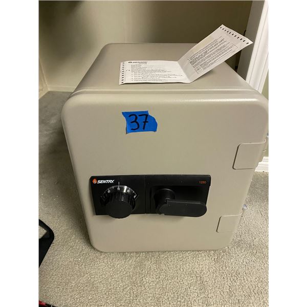 Personal safe with original sheet with combination