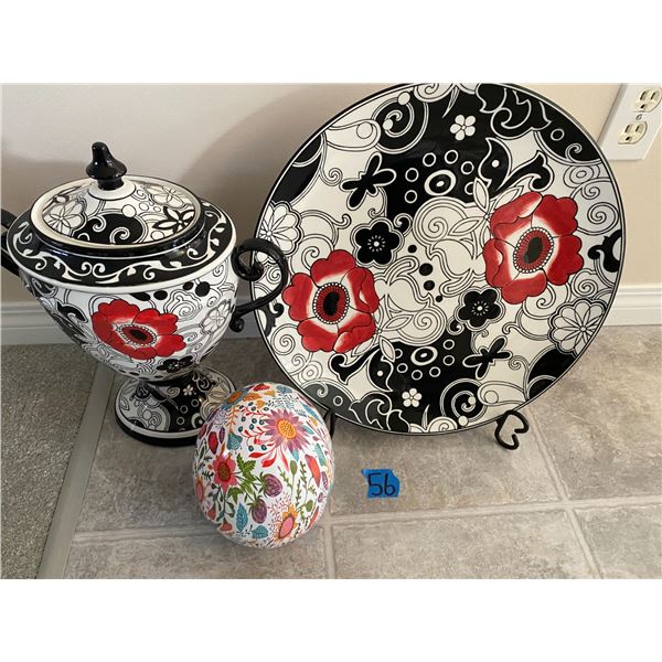 Home décor pieces (plate, vase, egg)