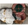 Image 2 : Fully Outfitted Picnic Basket/Other