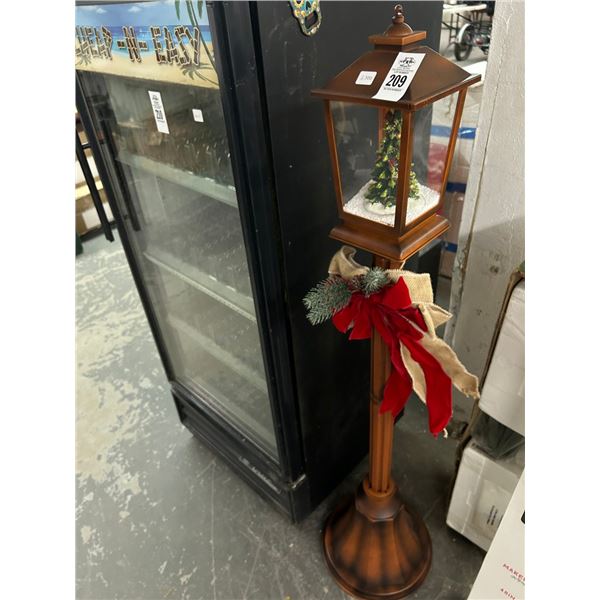 Holiday Post Lamp w/Christmas Tree Insert