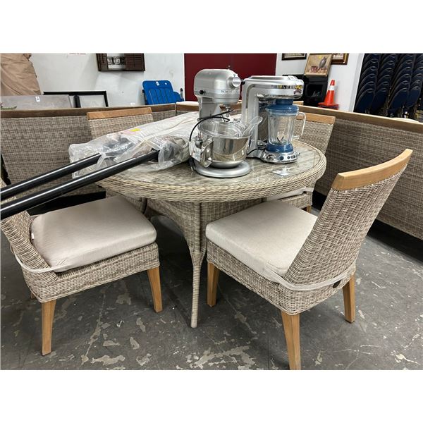 Wicker Round Glasstop Patio Dining Table w/4 Padded Chairs