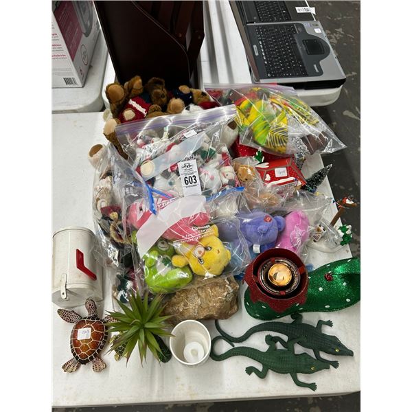 Holiday/Asst. Plush Toys/Décor