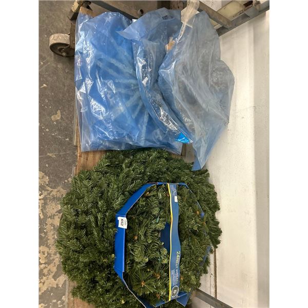 Prelit Wreaths, Snowflake Décor