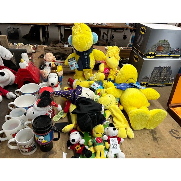 Snoopy/Woodstock Collection w/Plush Toys/Mugs/Cookie Jar - (Jar Is Damaged)