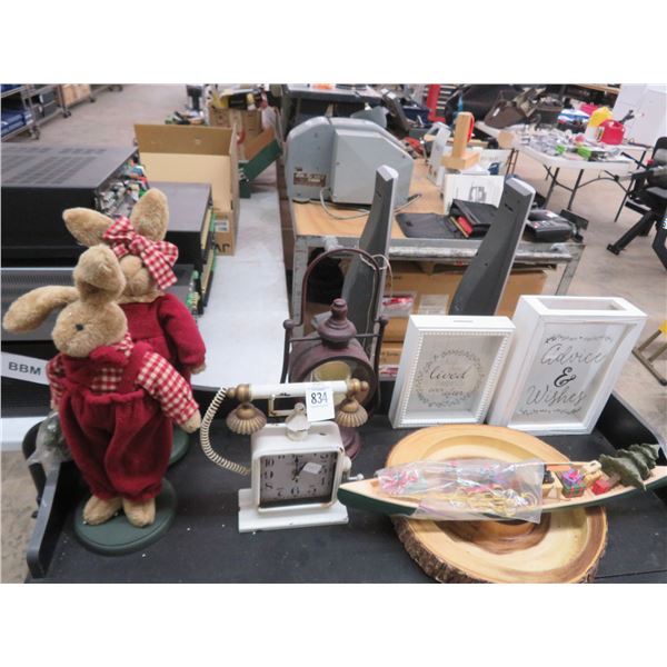 Plush Bunnies, Phone Style Clock, Candle Lantern, Inspirations, Christmas Canoe
