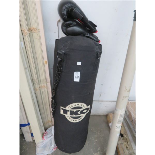 TKO Heavy Bag w/Boxing Gloves